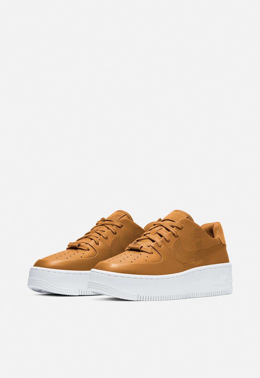 Nike - Air Force 1 Sage Low Lux - wheat/wheat-metallic gold-white