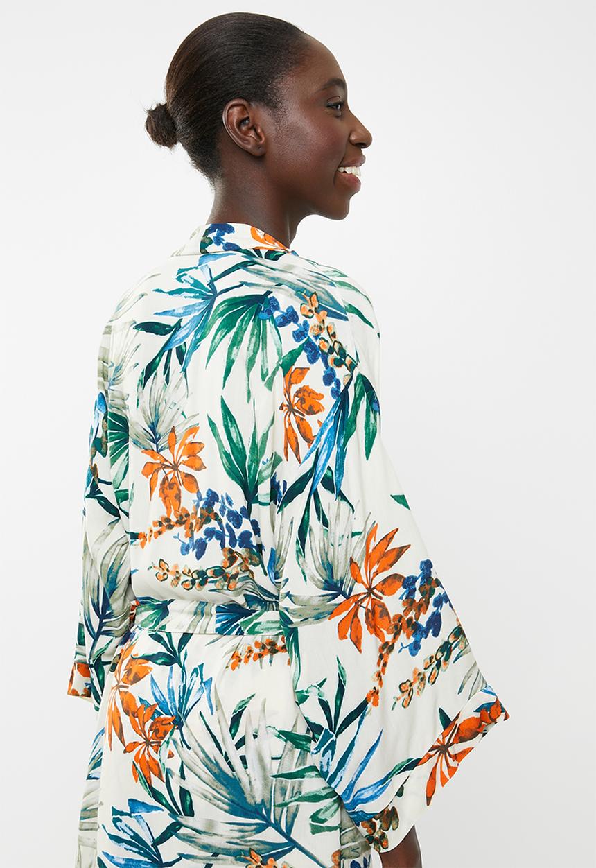 Superbalist - Printed pocket floral robe - cream