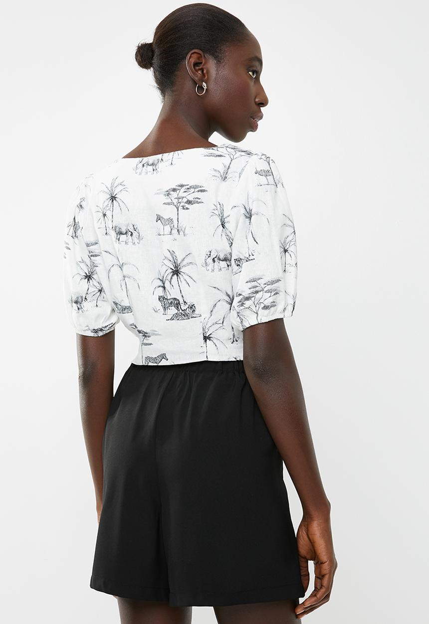 New Look - Animal square neck button through crop top - cream & green