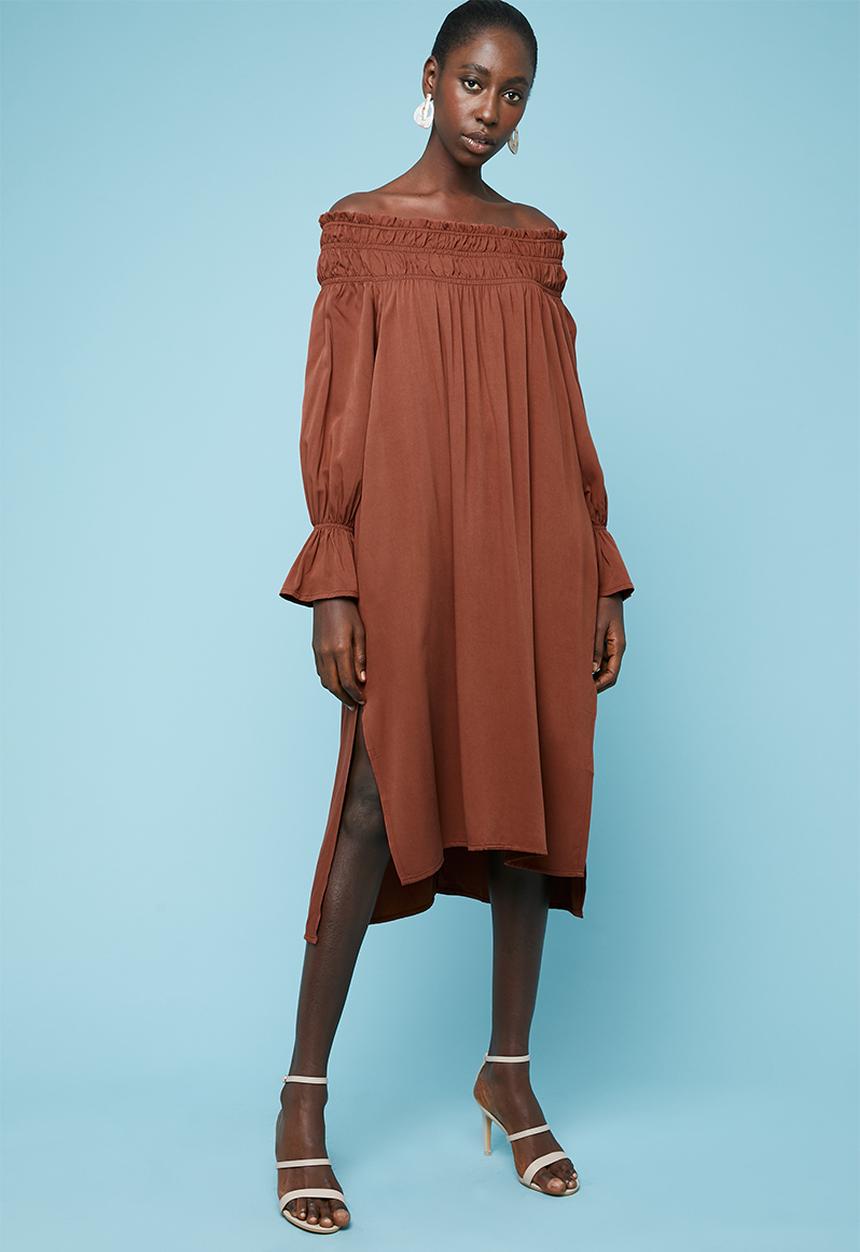 Superbalist - Off the shoulder midi dress - rust