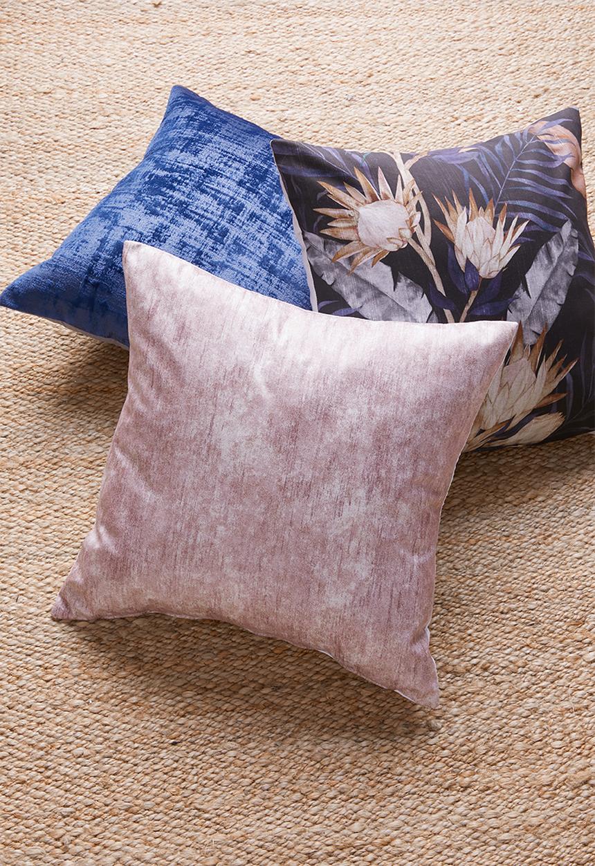 Grey Gardens - Genoa cushion cover - rose