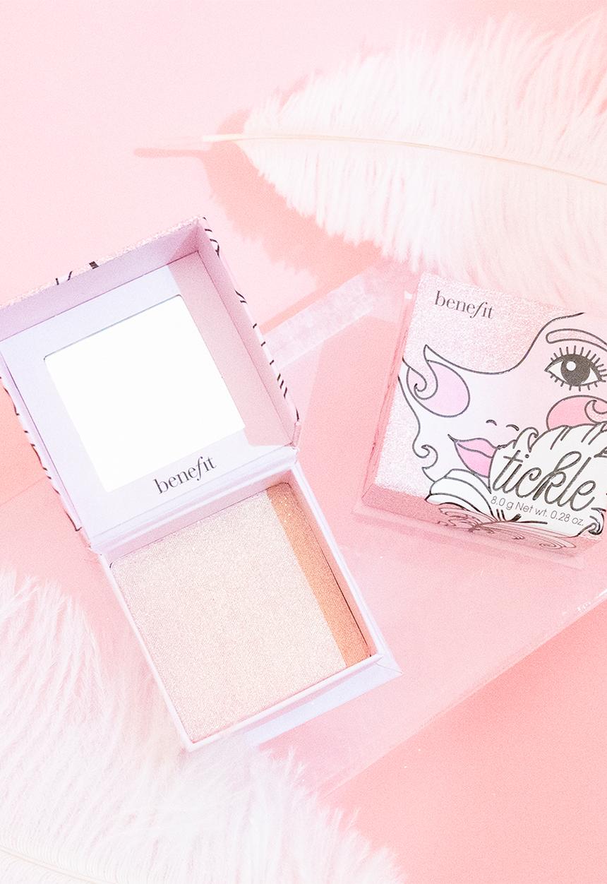 Benefit Cosmetics - Tickle Powder Highlighter