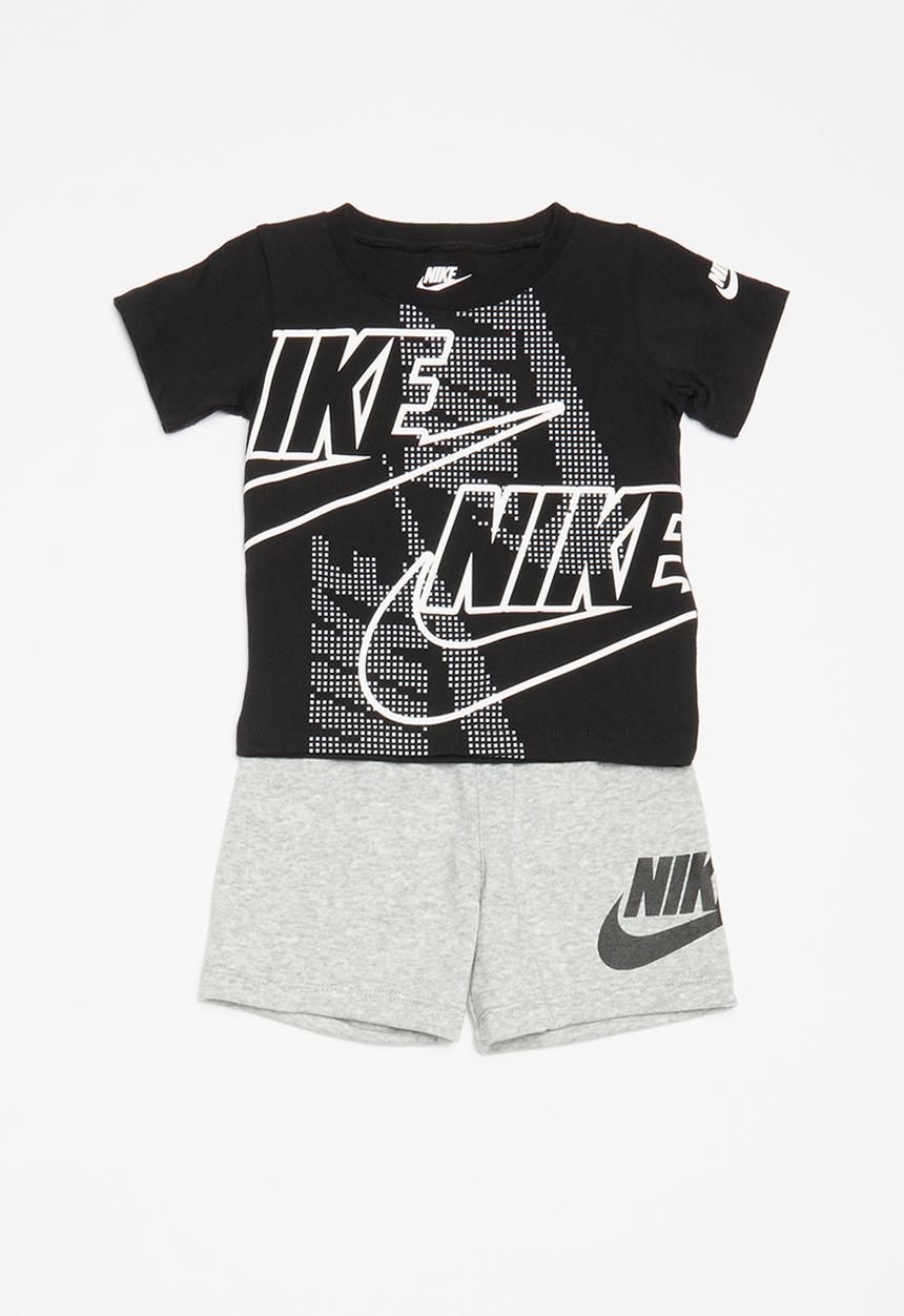 Nike - Short sleeve tee & short set - grey & black 