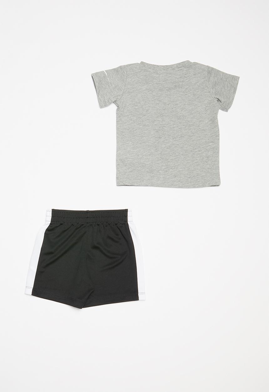 Nike - Short sleeve tee & short set - black & grey 