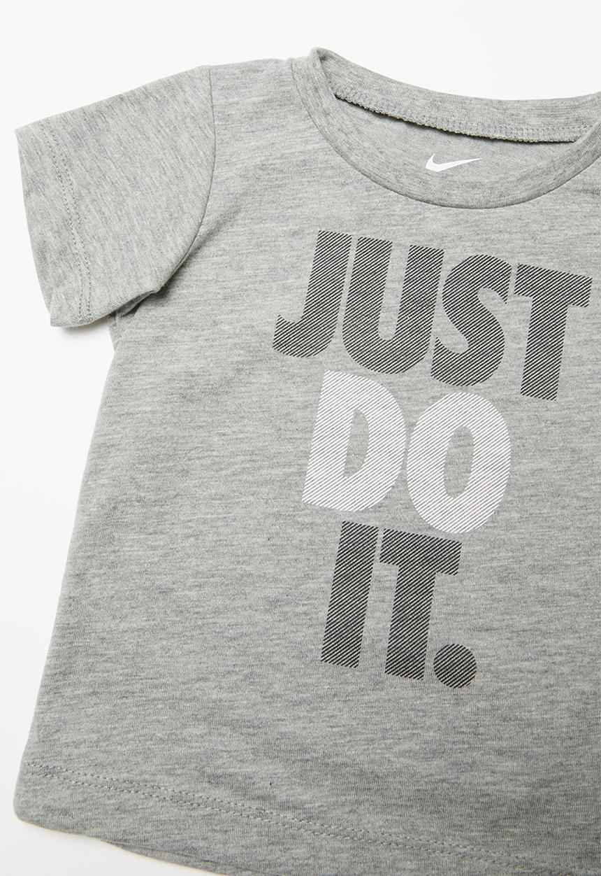 Nike - Short sleeve tee & short set - black & grey 