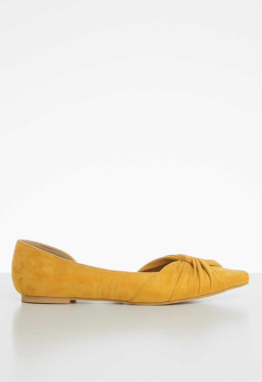 edit - Zeenat pumps - yellow