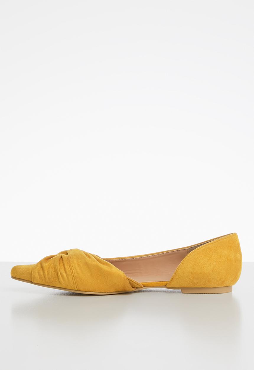 edit - Zeenat pumps - yellow