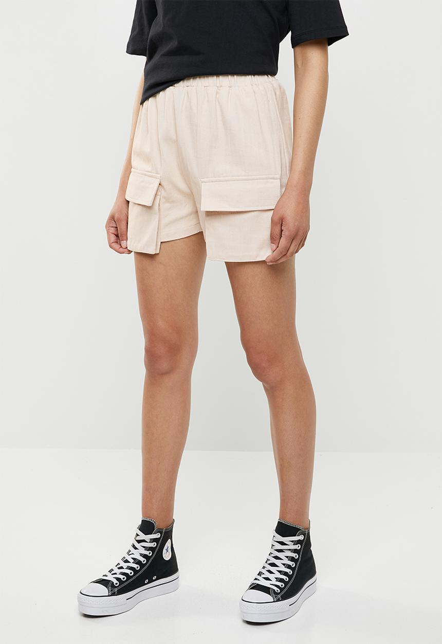 Missguided - Cargo pocket longline shorts - beige