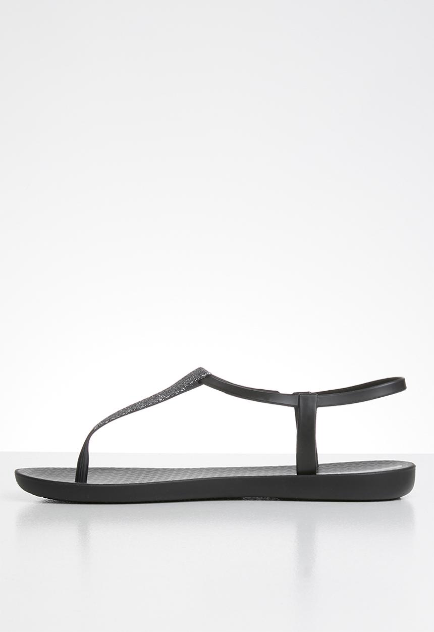 Ipanema - Class pop T-strap sandal - black