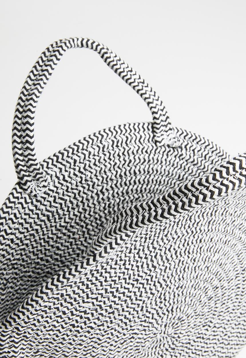 STYLE REPUBLIC - Round straw sling bag - black & white
