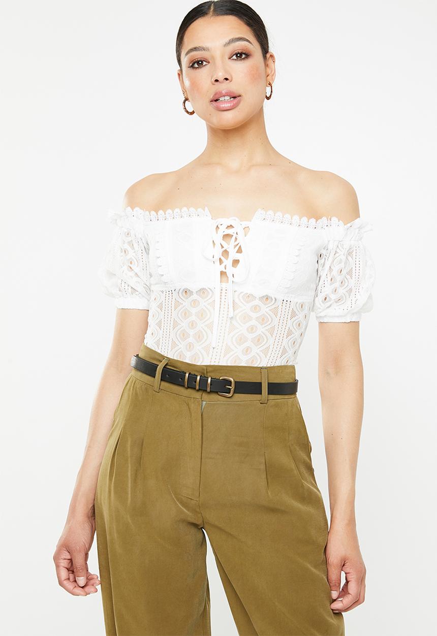 Missguided - Bardot puff sleeve lace up bodysuit - white