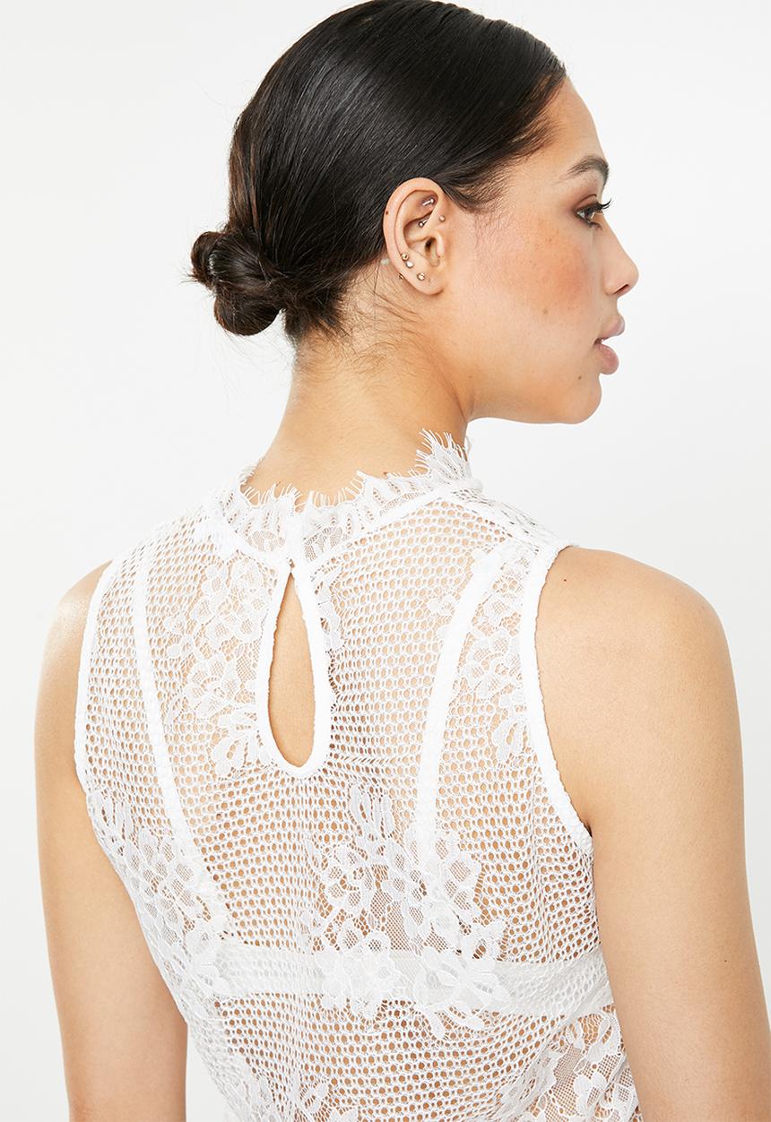 Missguided - Sleeveless high neck lace blouse - white