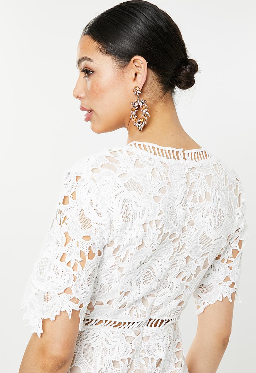 Missguided - Lace applique V-neck shift dress - white