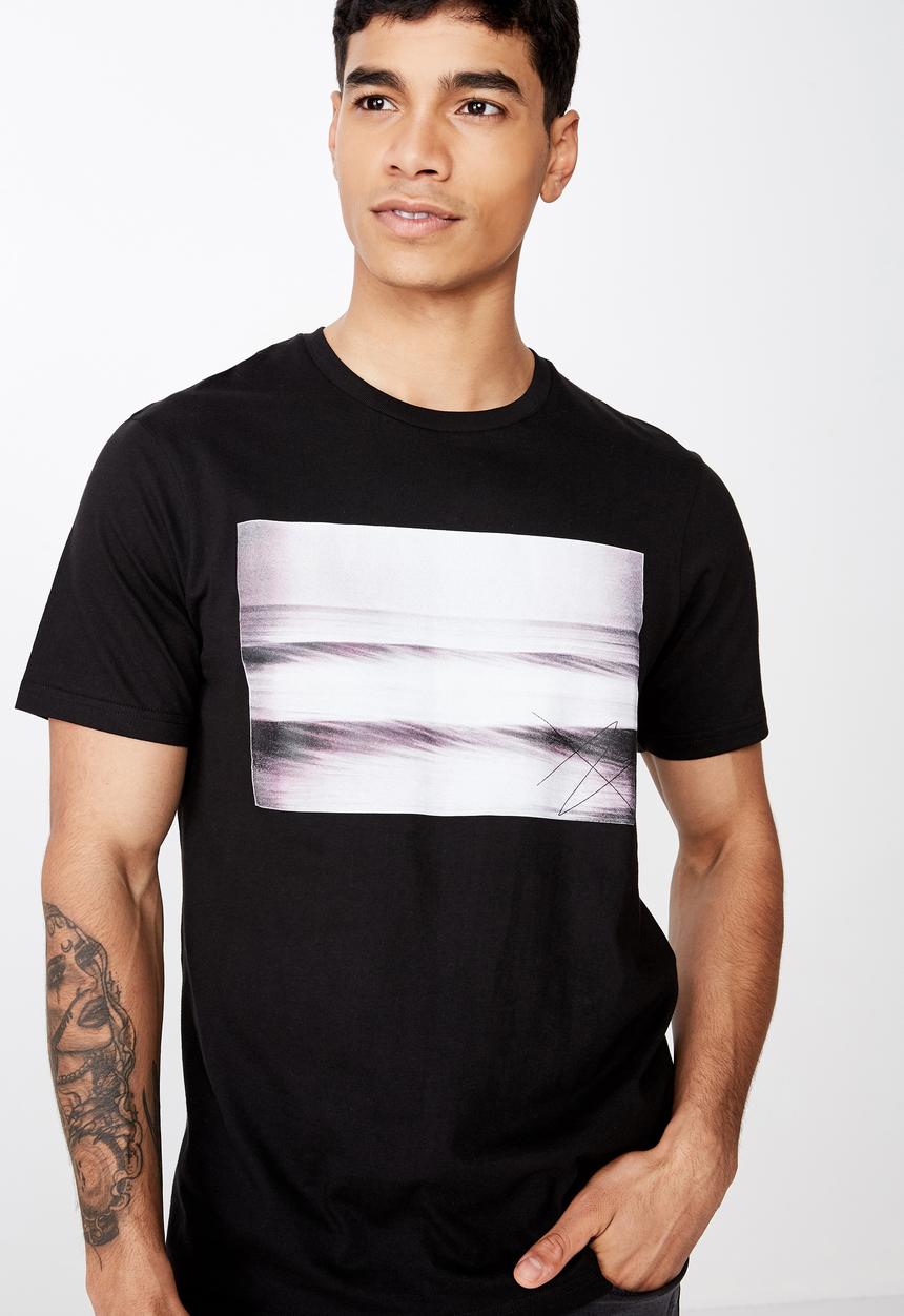 Cotton On - Tbar photo short sleeve tee - black