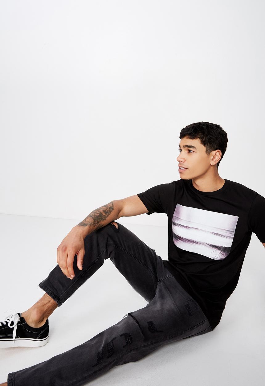Cotton On - Tbar photo short sleeve tee - black