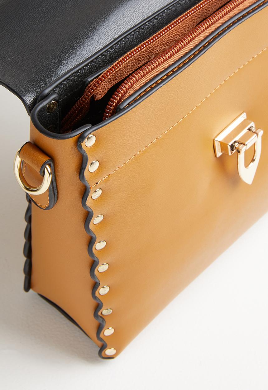 STYLE REPUBLIC - Stud detail slingbag - tan