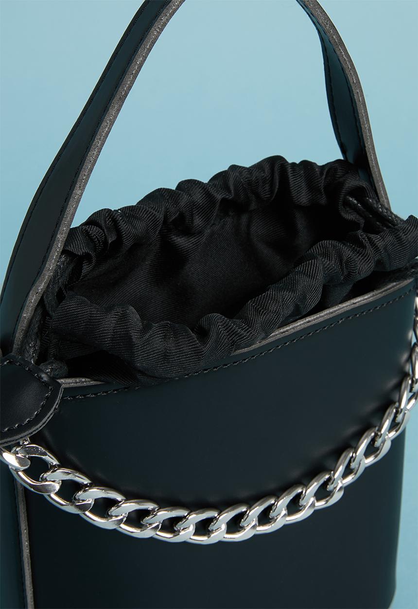 Superbalist - Drawstring chain bucket bag - black