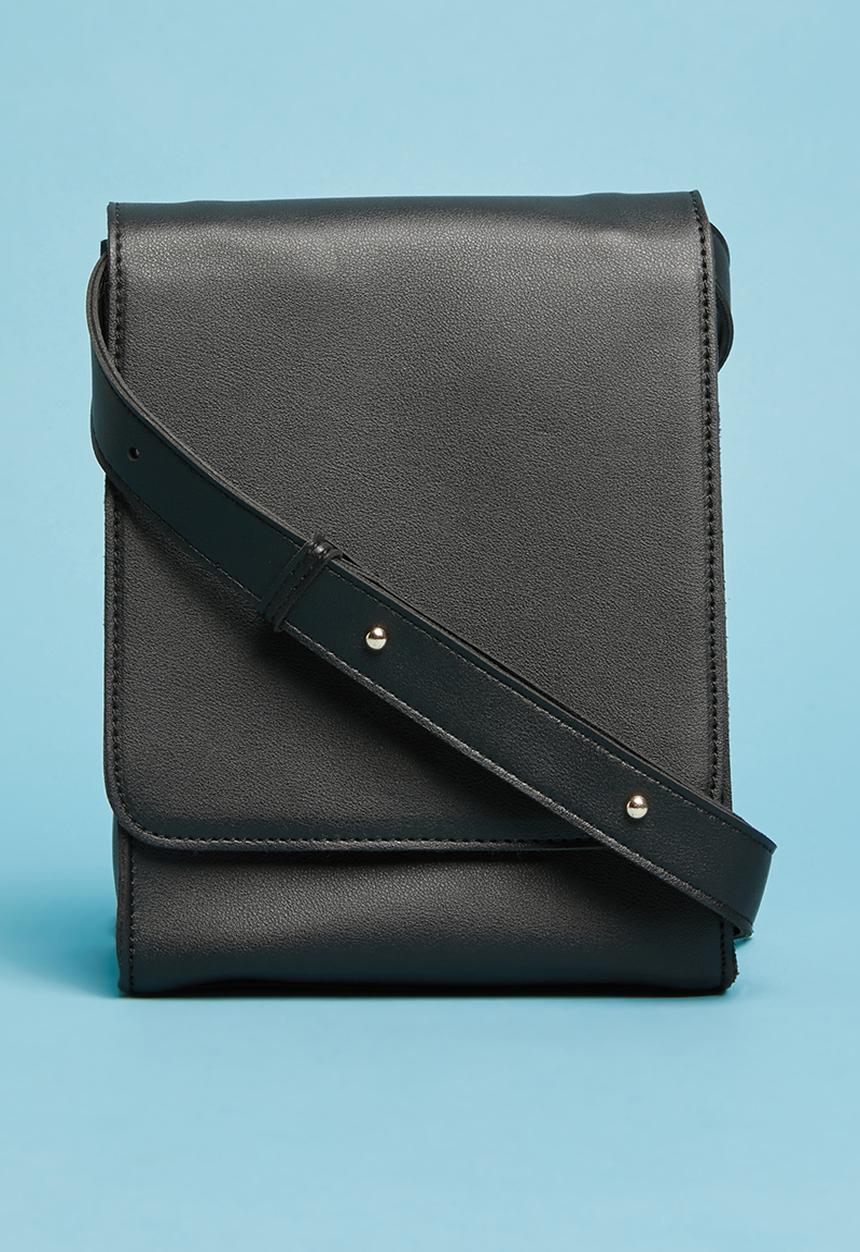 Superbalist - Minimal detail crossbody bag - black