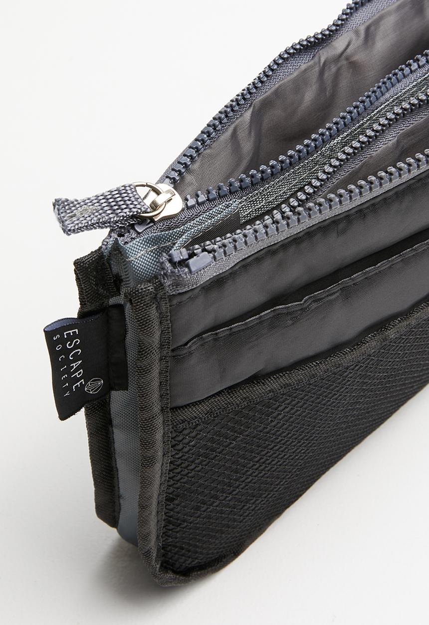 Escape Society - Cosmetic travel organiser - black