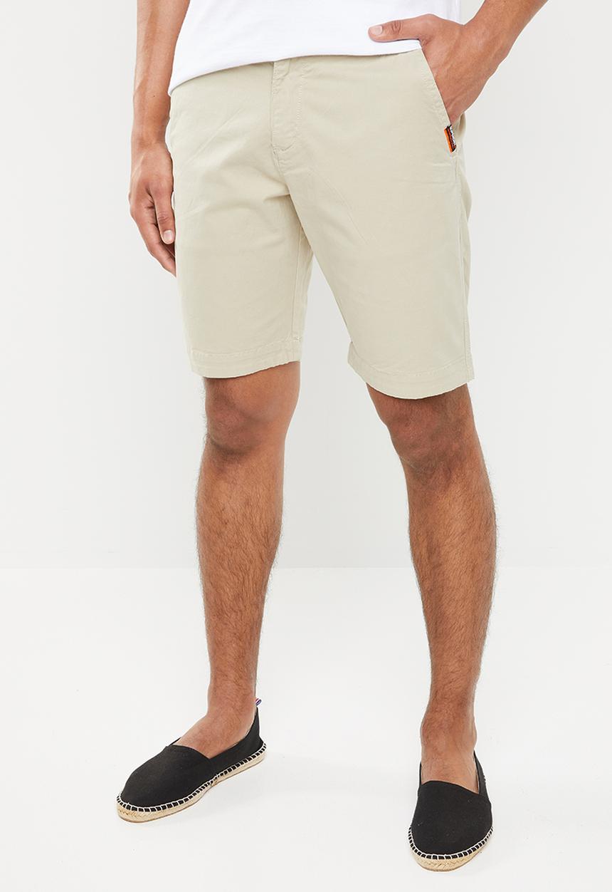Superdry. - Lite slim fit chino shorts - beige