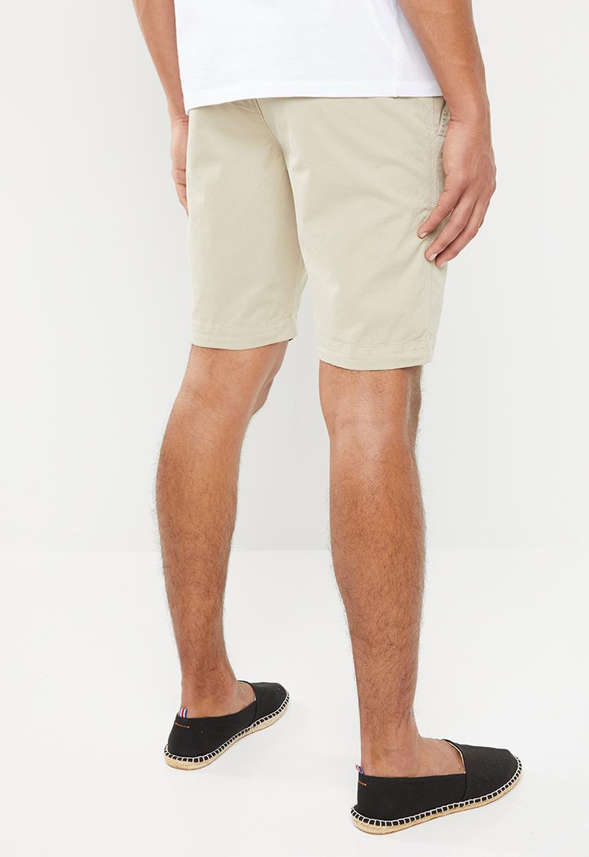 Superdry. - Lite slim fit chino shorts - beige