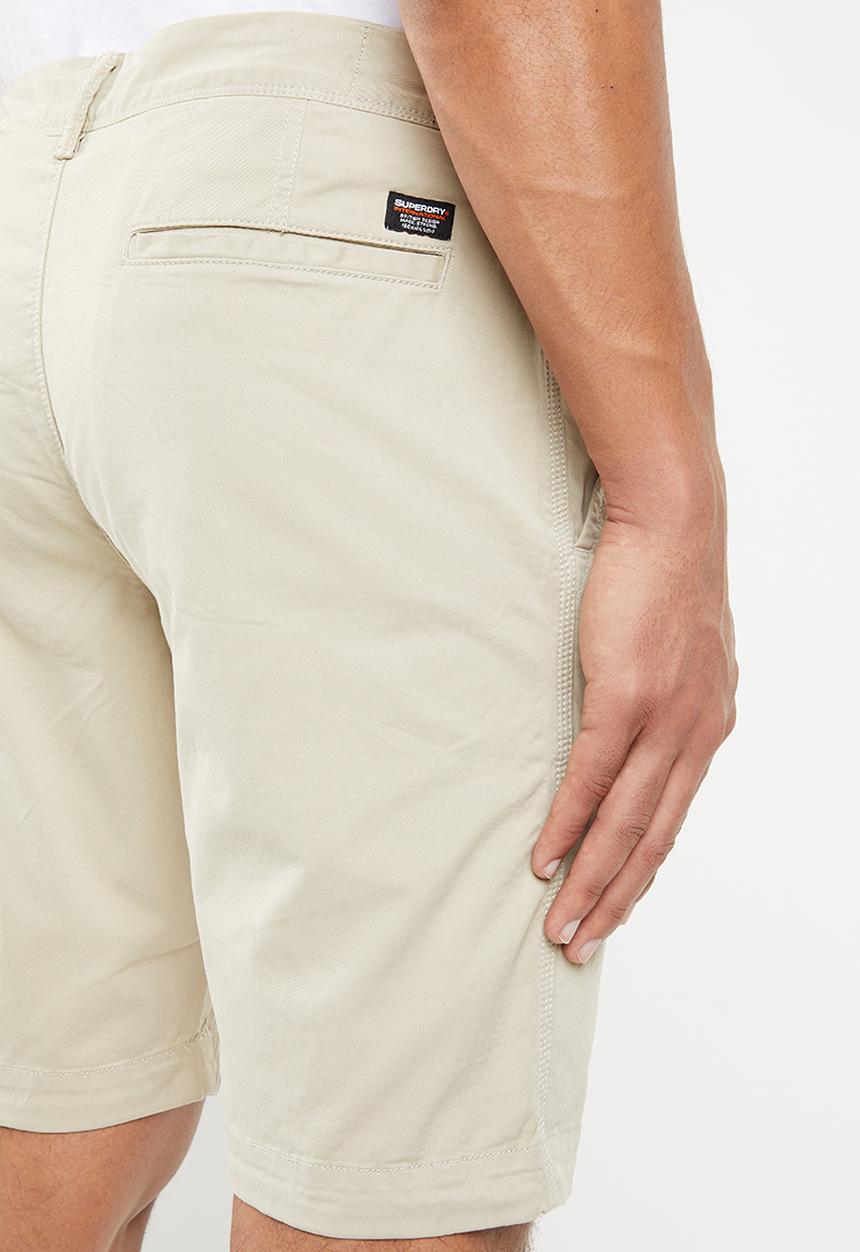 Superdry. - Lite slim fit chino shorts - beige