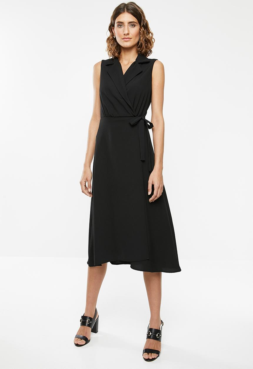 edit - Sleeveless wrap dress with collar - black