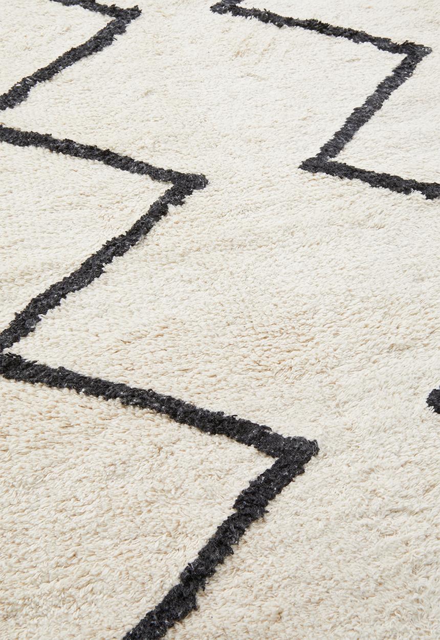 Sixth Floor - Tufted runner - white & black
