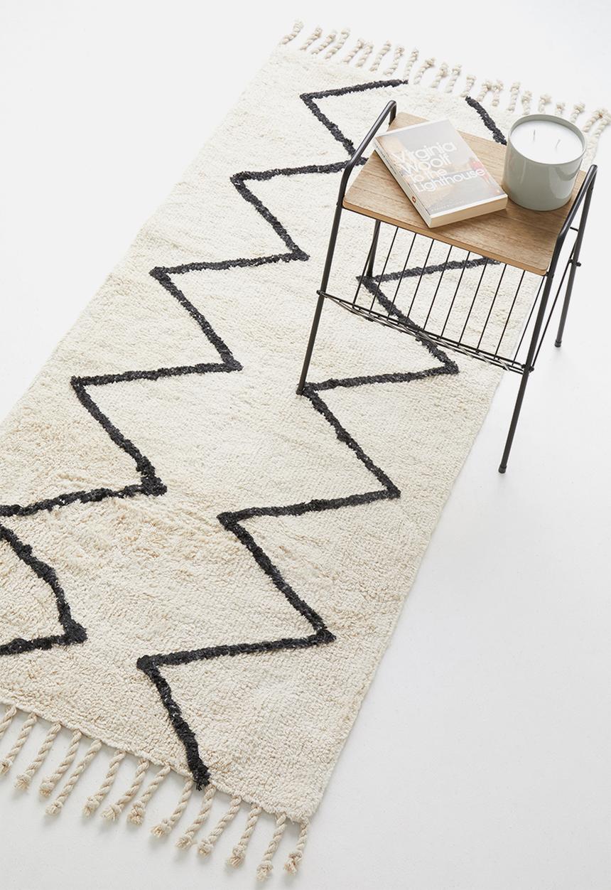 Sixth Floor - Tufted runner - white & black