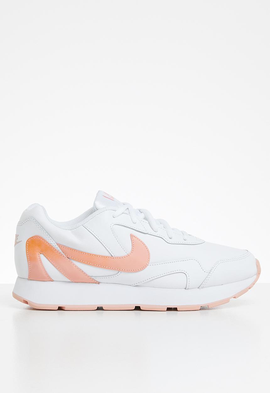 Nike - Delfine Lea - white / kumquat-coral stardust