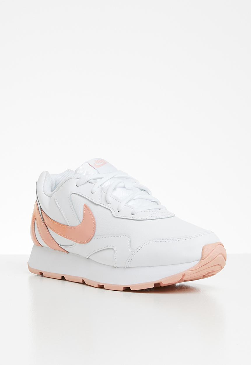 Nike - Delfine Lea - white / kumquat-coral stardust