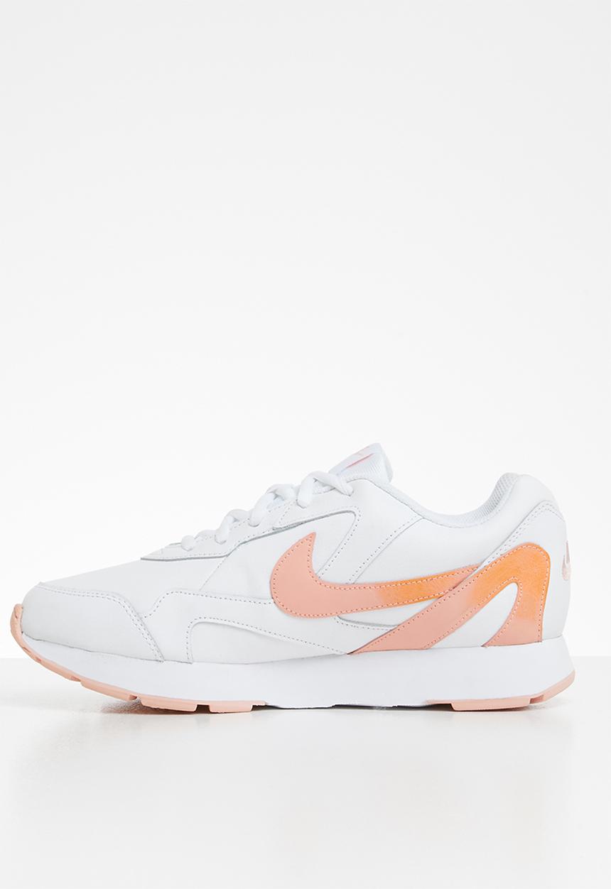Nike - Delfine Lea - white / kumquat-coral stardust