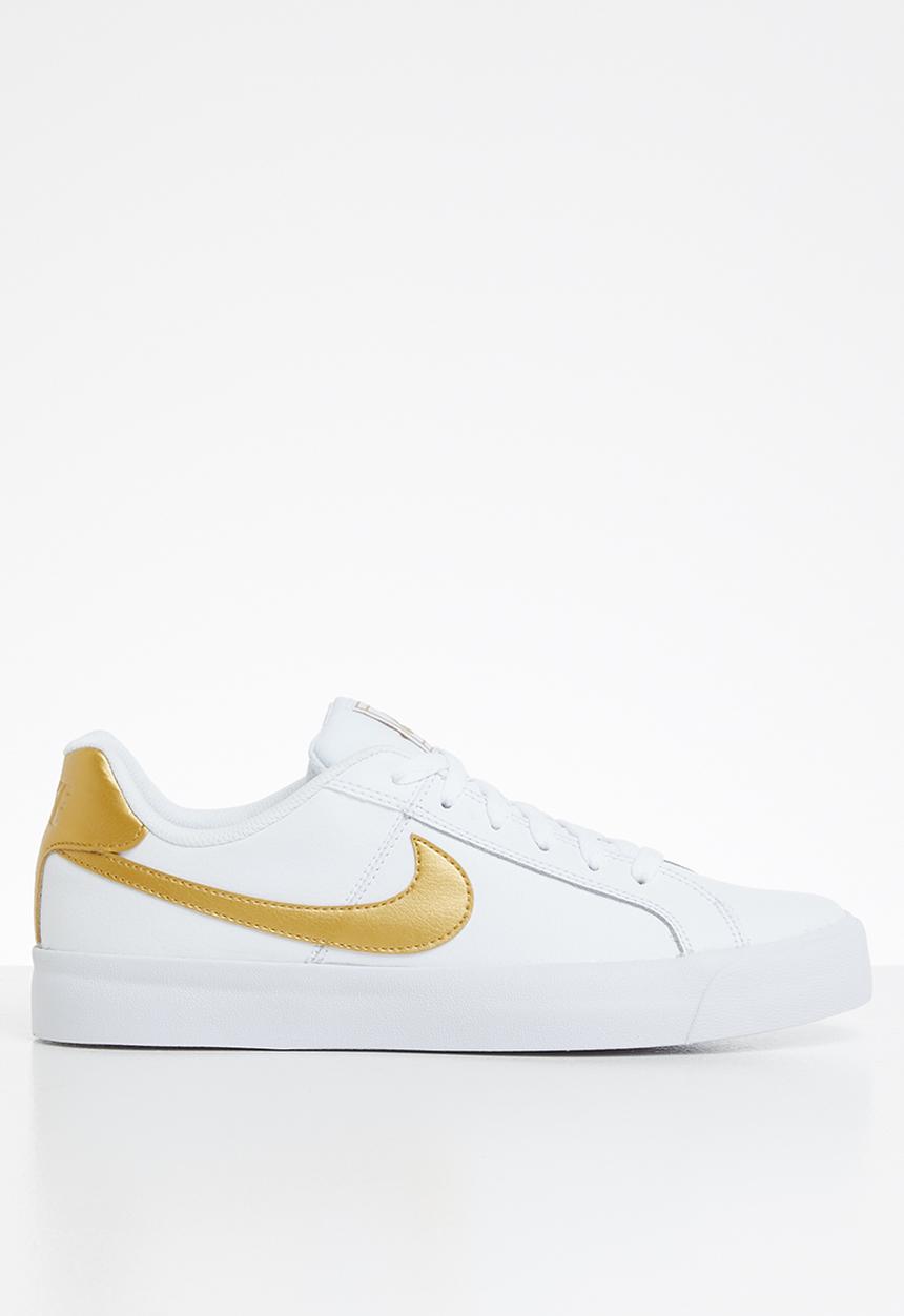 Nike - Court Royale AC - white / metallic gold