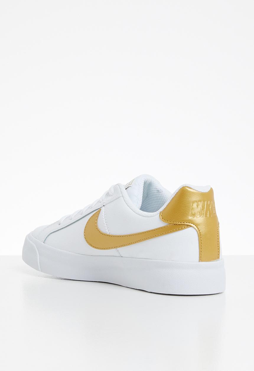 Nike - Court Royale AC - white / metallic gold