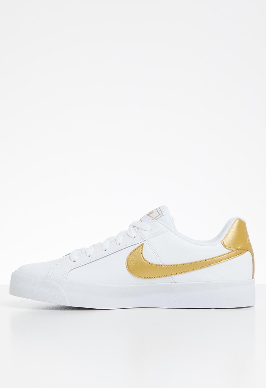 Nike - Court Royale AC - white / metallic gold