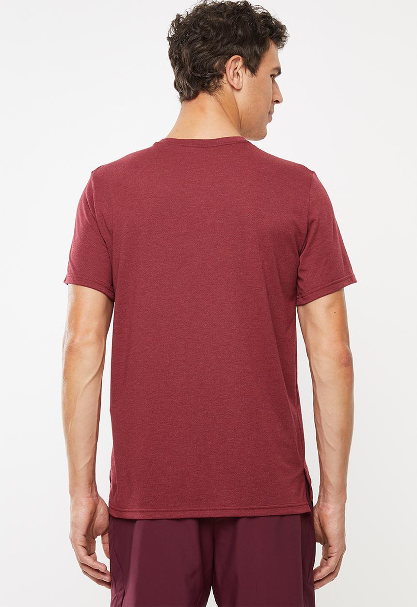 Nike - Breathe dry short sleeve top - burgundy