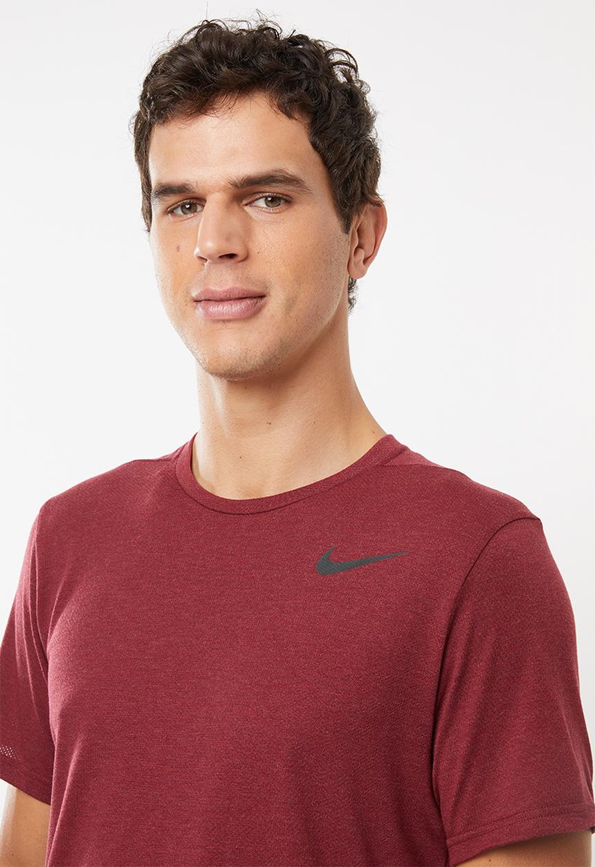 Nike - Breathe dry short sleeve top - burgundy