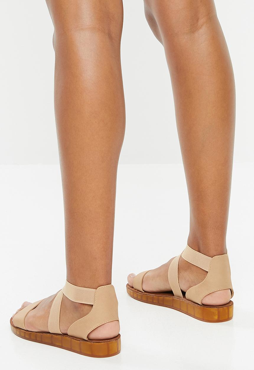 Butterfly Feet - Faux leather criss-cross flatform sandal - neutral