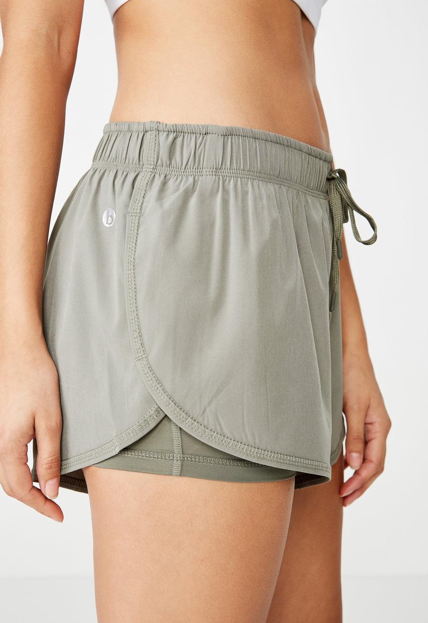 Cotton On - Move jogger short - khaki 