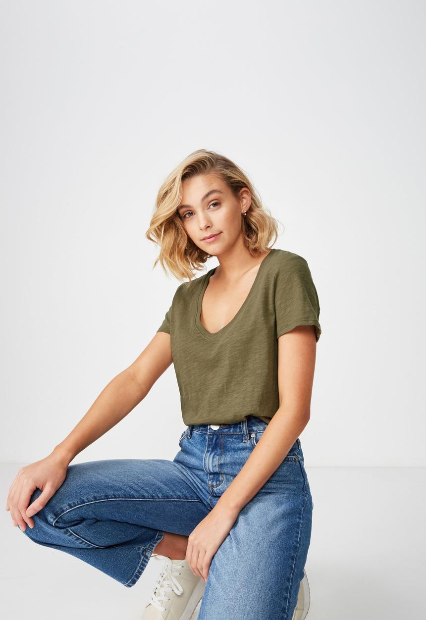 Cotton On - The deep v-neck T-shirt - khaki 