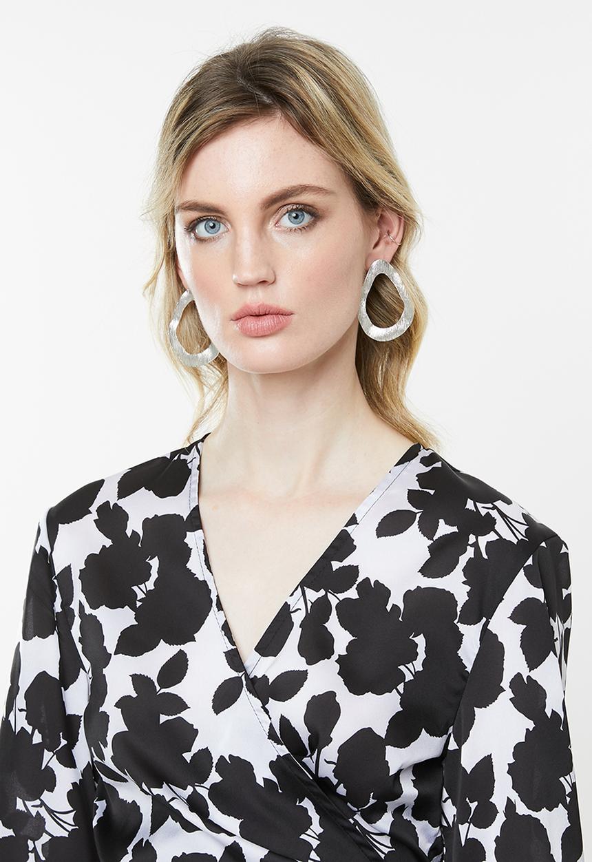 Superbalist - Printed wrap blouse - black & white 