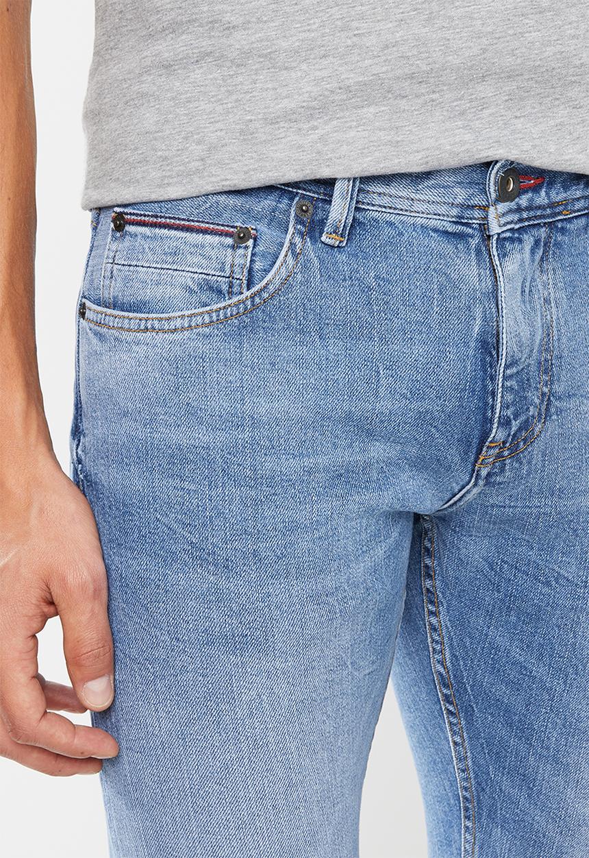 Tommy Hilfiger - Bleecker distressed slim fit jeans - blue