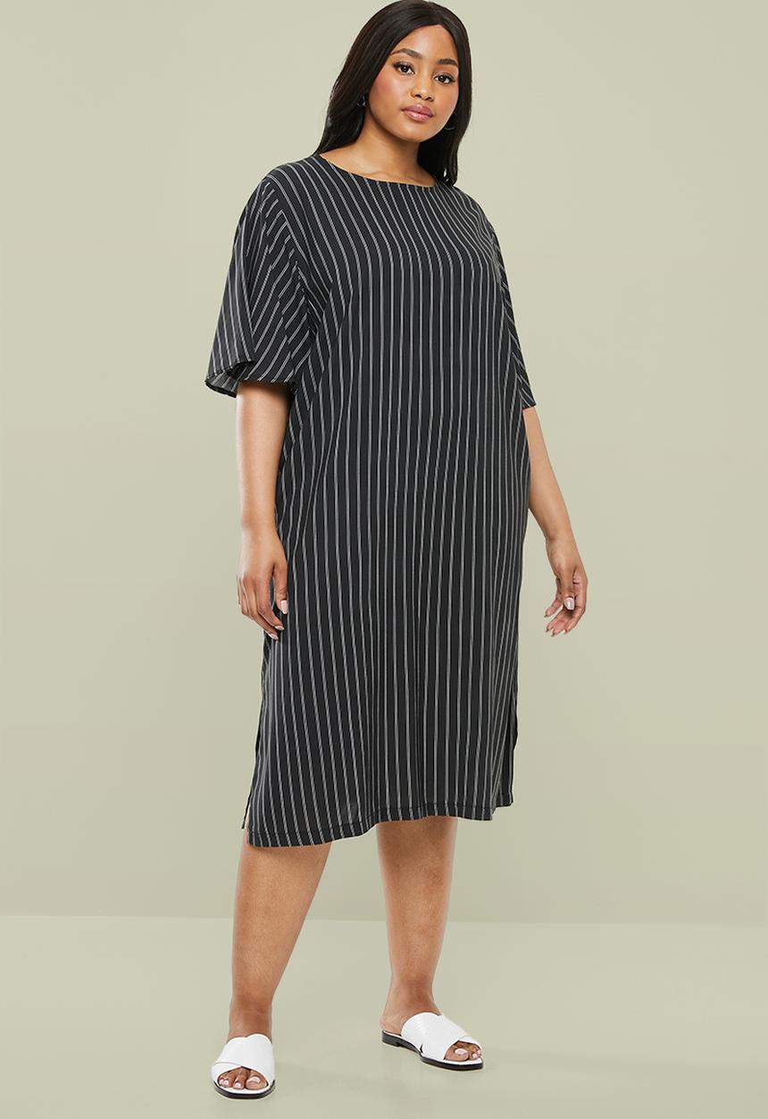 Superbalist - Slit detail tee dress - black & white 