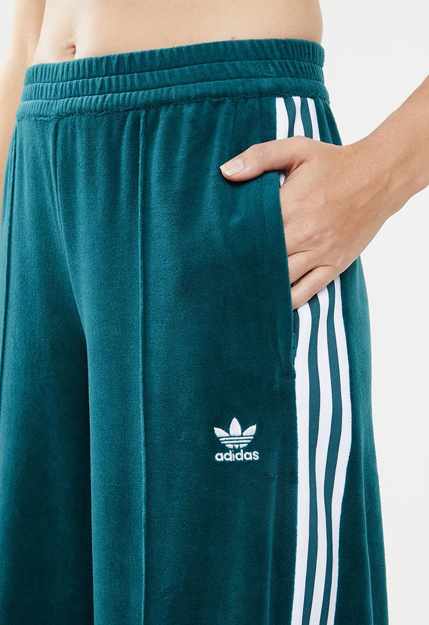 adidas Originals - Lifestyle velvet trackpants - blue