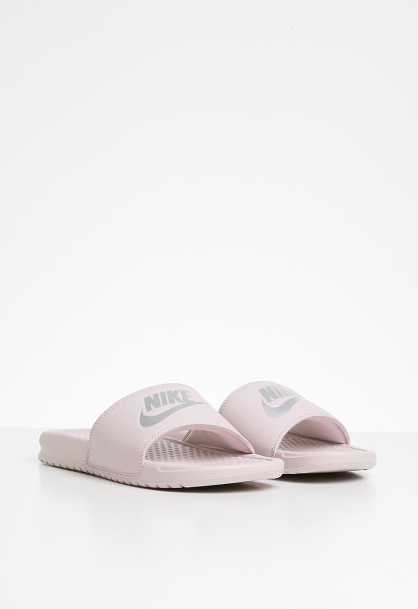 Nike - Benassi "just do it." sandal - purple