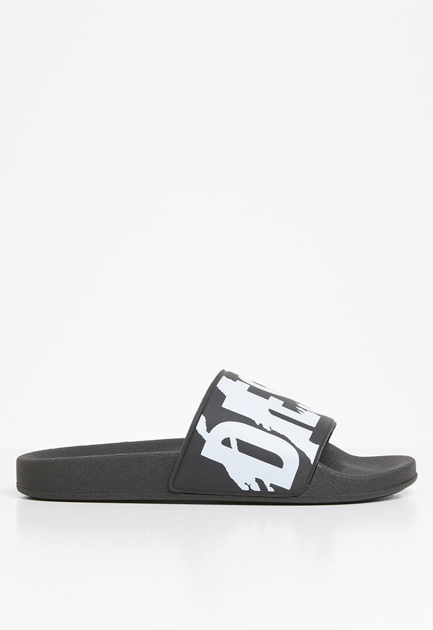 Diesel  - Magnete exposure - black & white 
