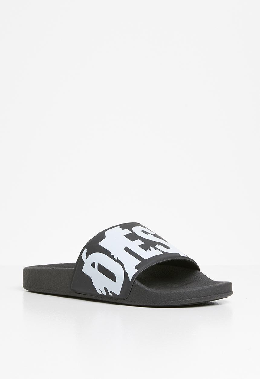 Diesel  - Magnete exposure - black & white 