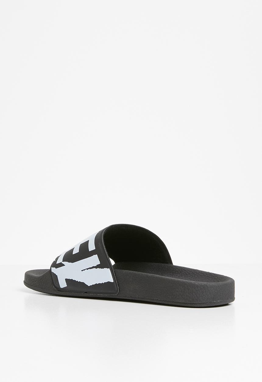 Diesel  - Magnete exposure - black & white 