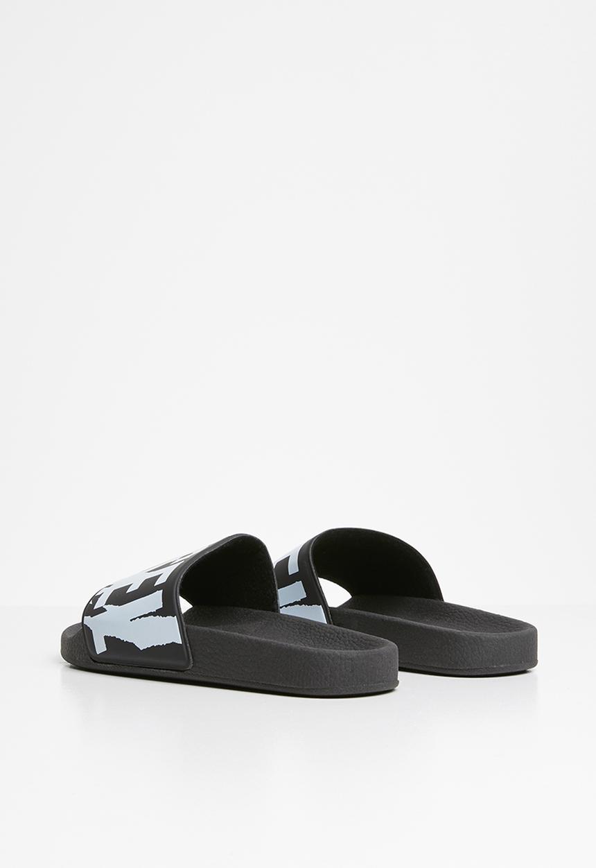 Diesel  - Magnete exposure - black & white 