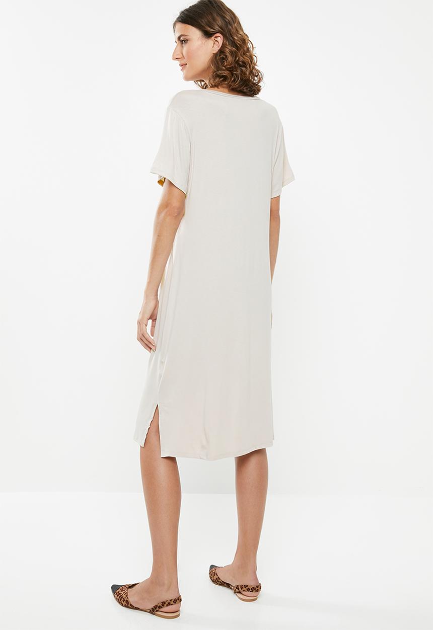 edit - T-shirt dress - neutral